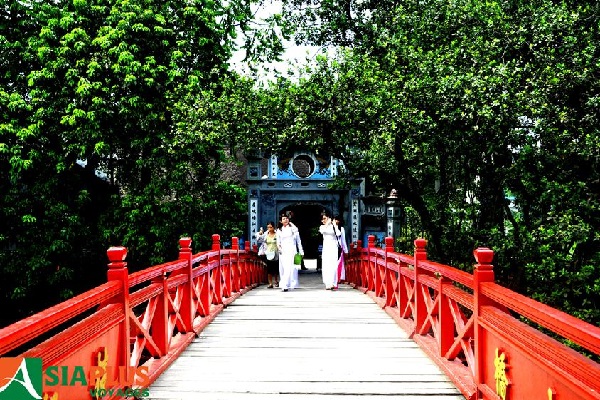 Vietnam-Pont Ngoc Son.jpg